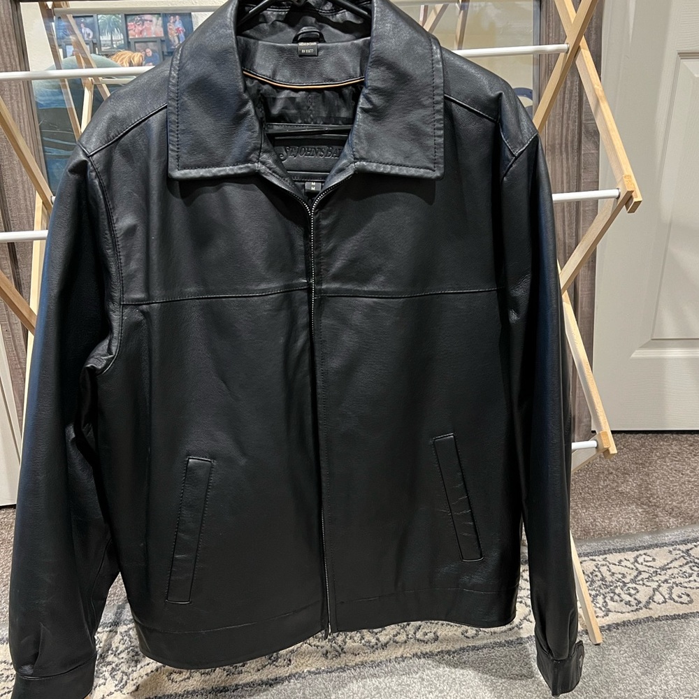 Men’s leather coat zip up